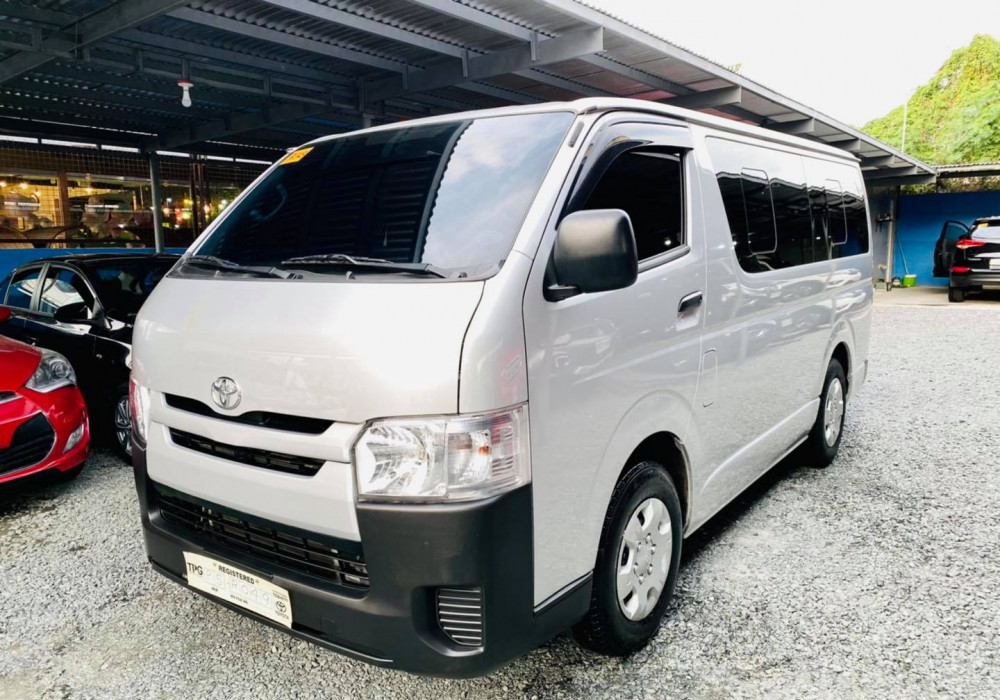 2020 hiace hot sale commuter