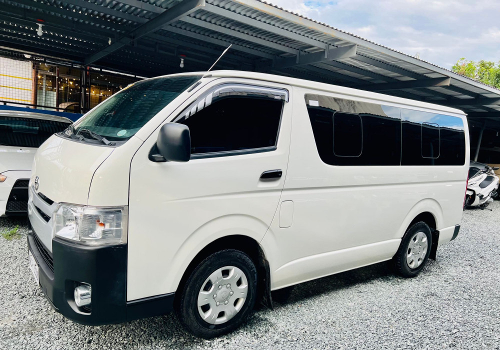 2018 toyota hiace fashion commuter 3.0 mt