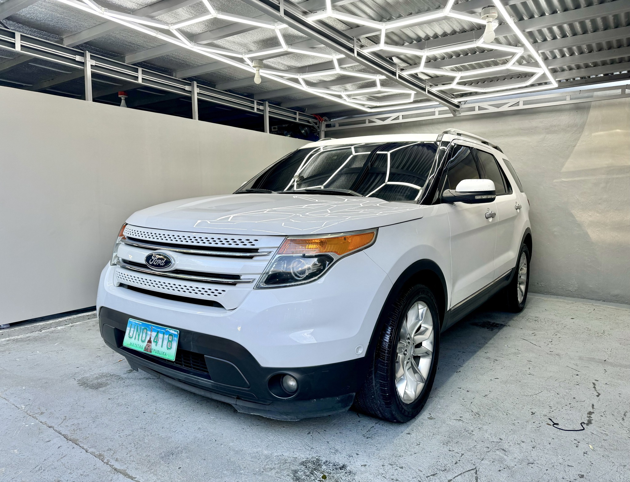 2013 Ford Explorer 3.5L 4x4 Automatic FRESH INSIDE AND OUT!