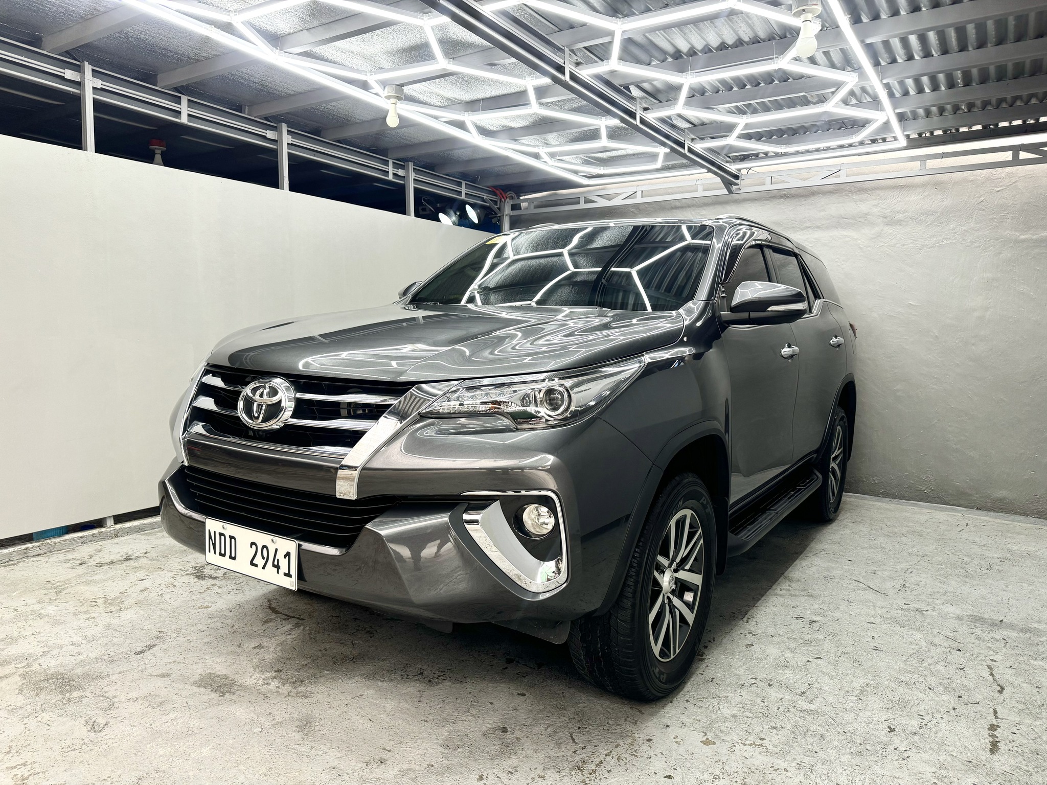 2017 Toyota Fortuner V Automatic Diesel 10,000 Kms only orig legit mileage